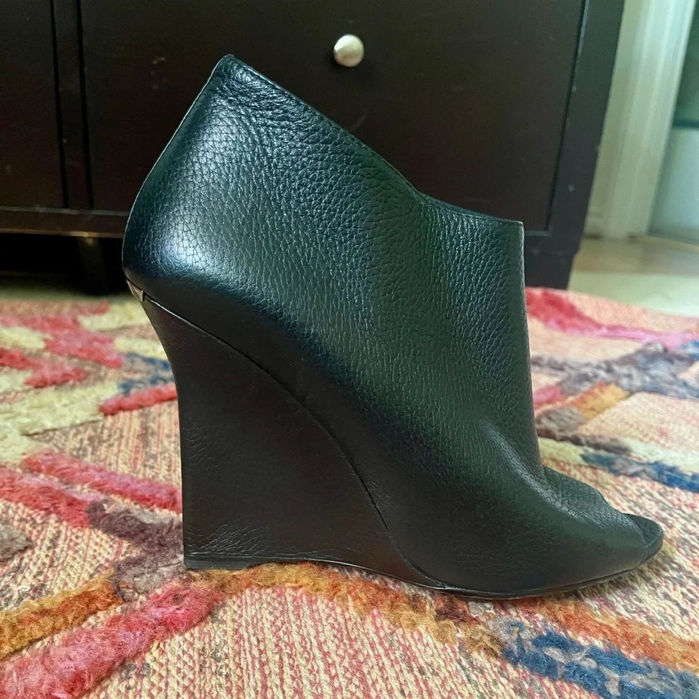 Burberry Size 9 Black Leather Peeptoe Booties